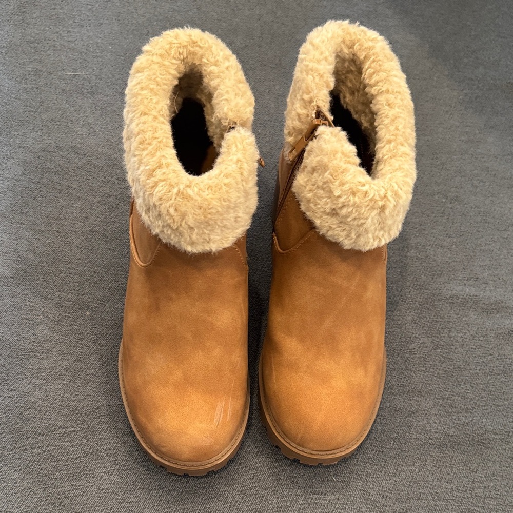 Unra8ed - size 4 Faux Shearling Cuffed Winter Booties - Tan